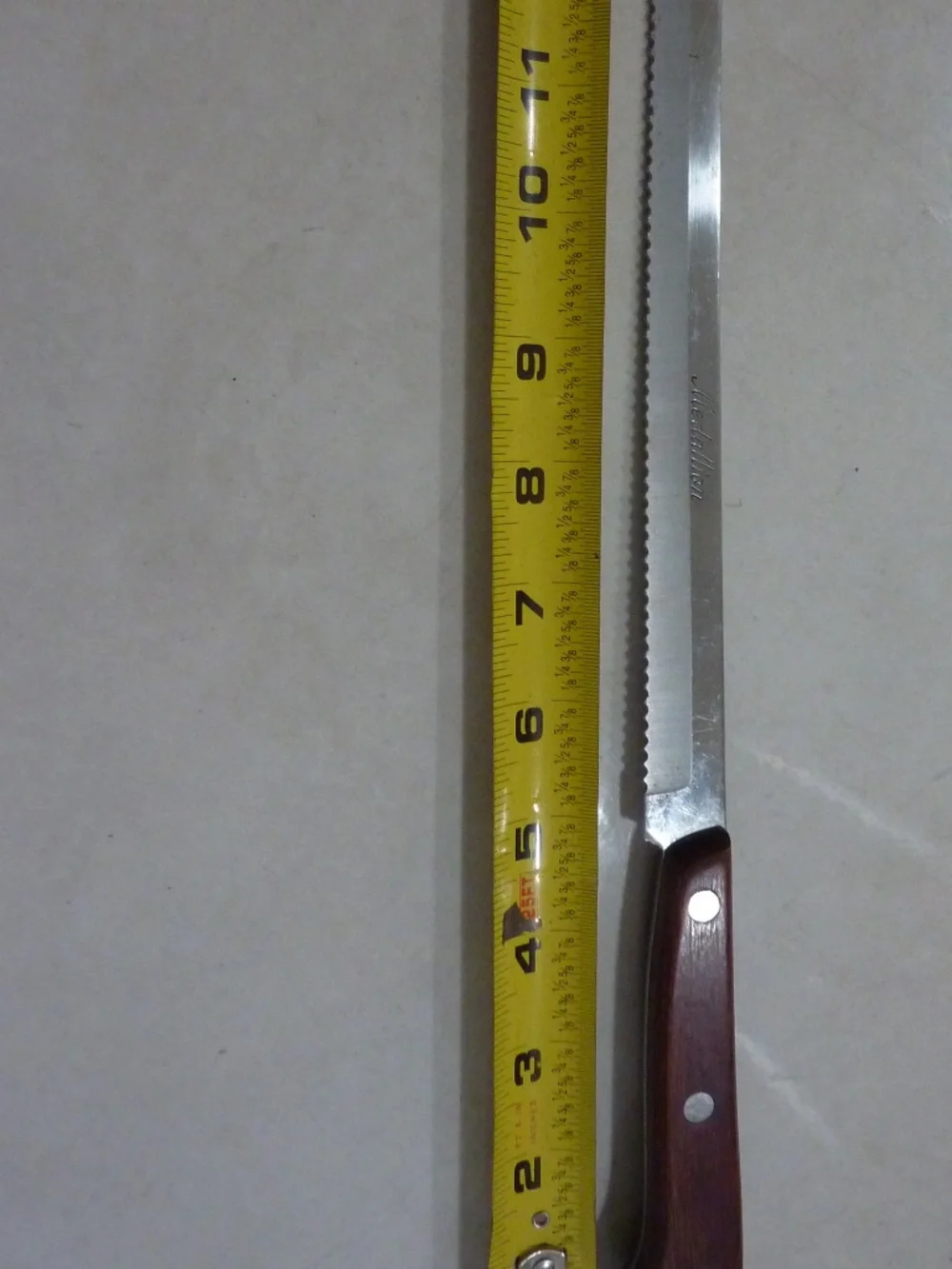 Medallion Stainless Steel Bread or Meat Slicing Knife Full Tang 9
